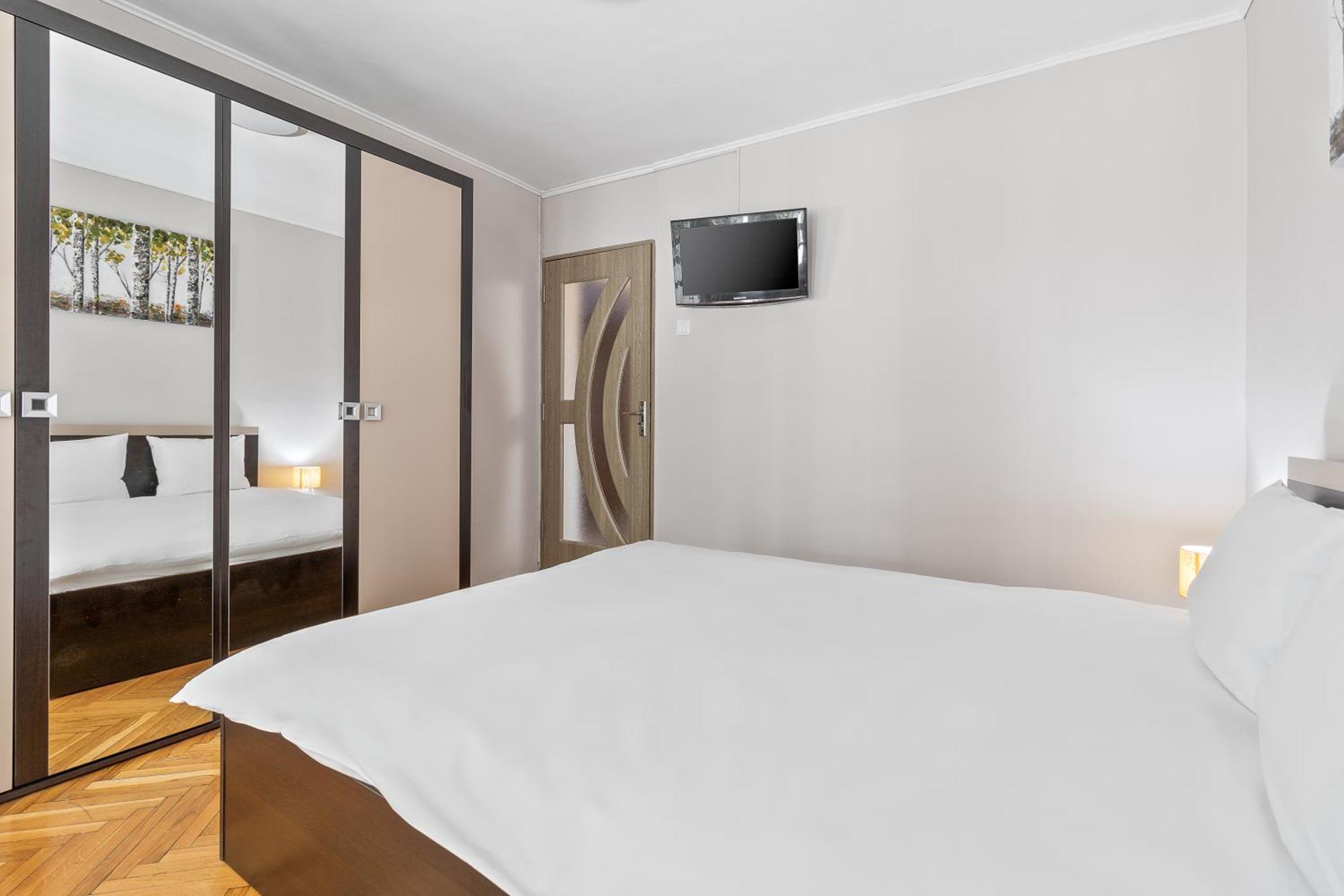 Apartament Helena Орадя Экстерьер фото